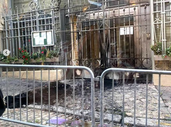 İranın Fransadakı səfirliyinə hücum edildi - FOTO